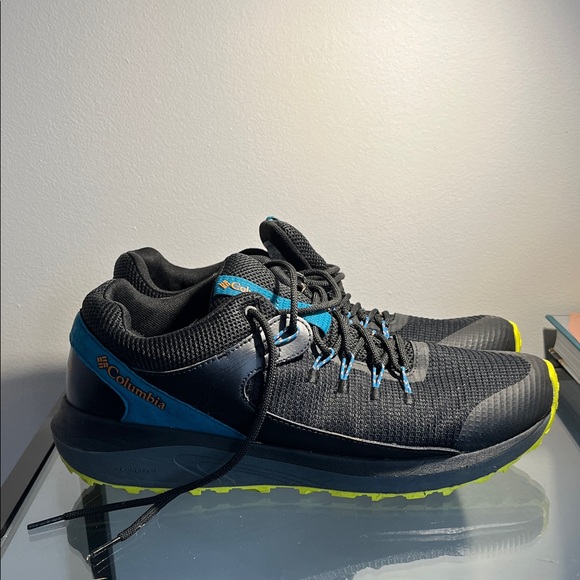 Columbia Men's Black and Blue Athletic Shoes - Picture 1 of 6